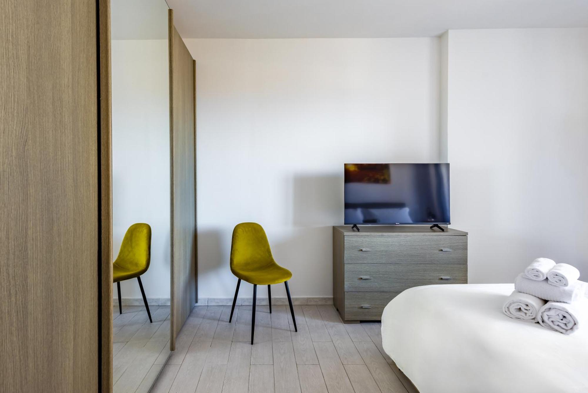 Apartment Casa Kenzo With Parking By Napoliapartments